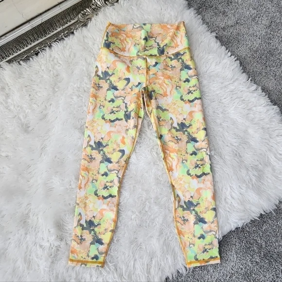 Fabletics Define PowerHold® High-Waisted 7/8 Legging. Color: PAINTED MARIGOLD. S - Picture 3 of 12